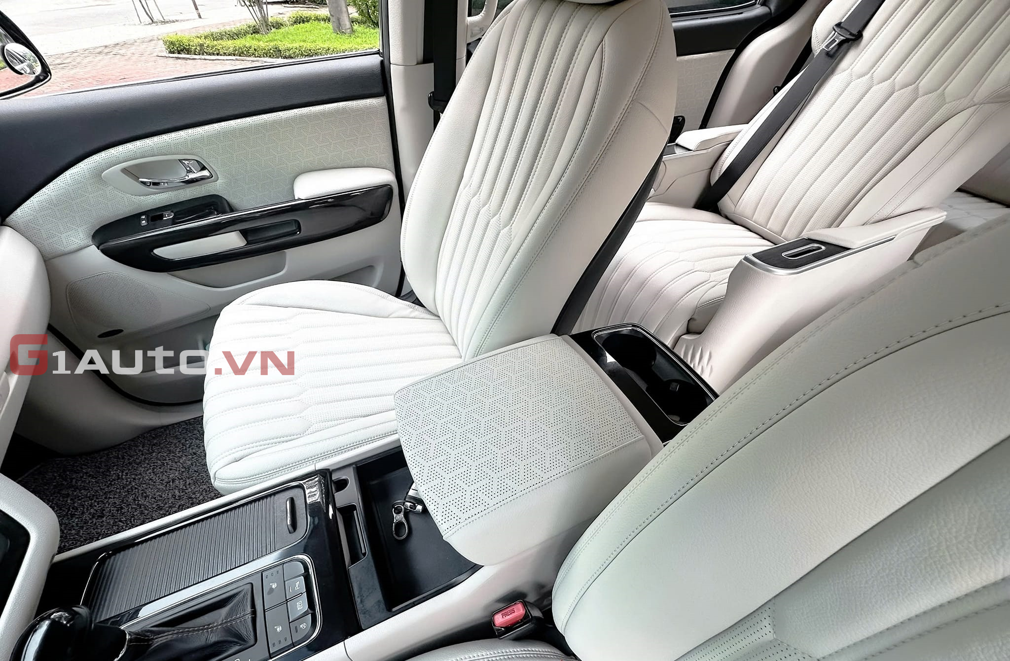 Nâng cấp và bọc ghế da cho xe KIA Sedona với loại da Nappa cao cấp